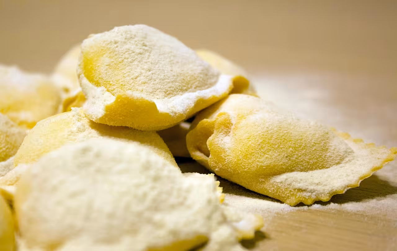 Agnolotti piemontesi: differenze tra plin, ravioli e ricette locali