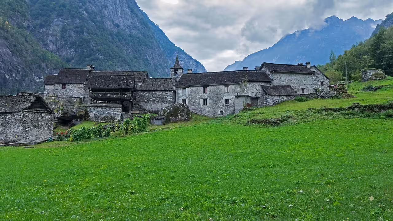 Riva Valdobbia: case Walser, trekking e soggiorno tranquillo