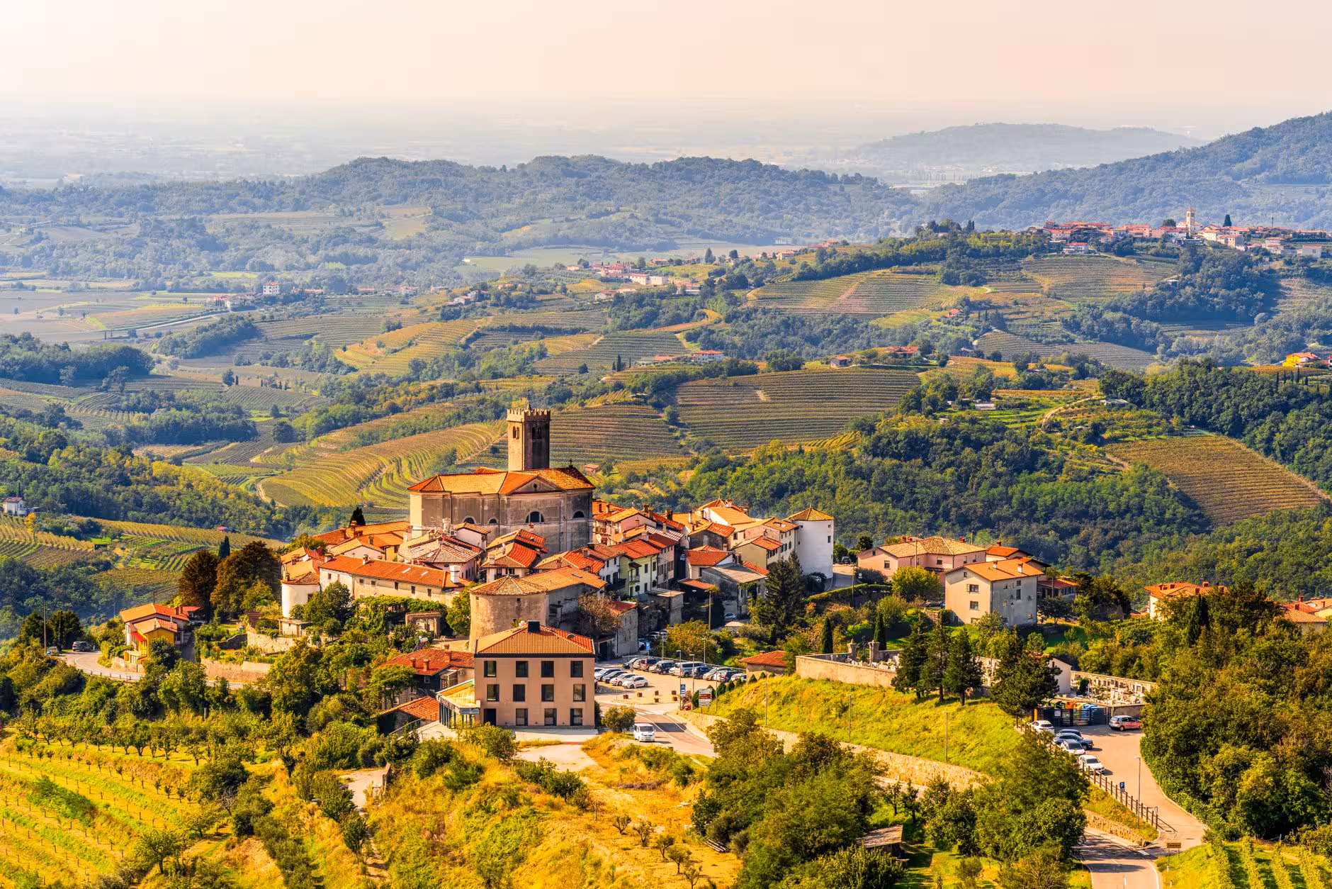 La Morra: belvedere, cantine e passeggiate tra i vigneti