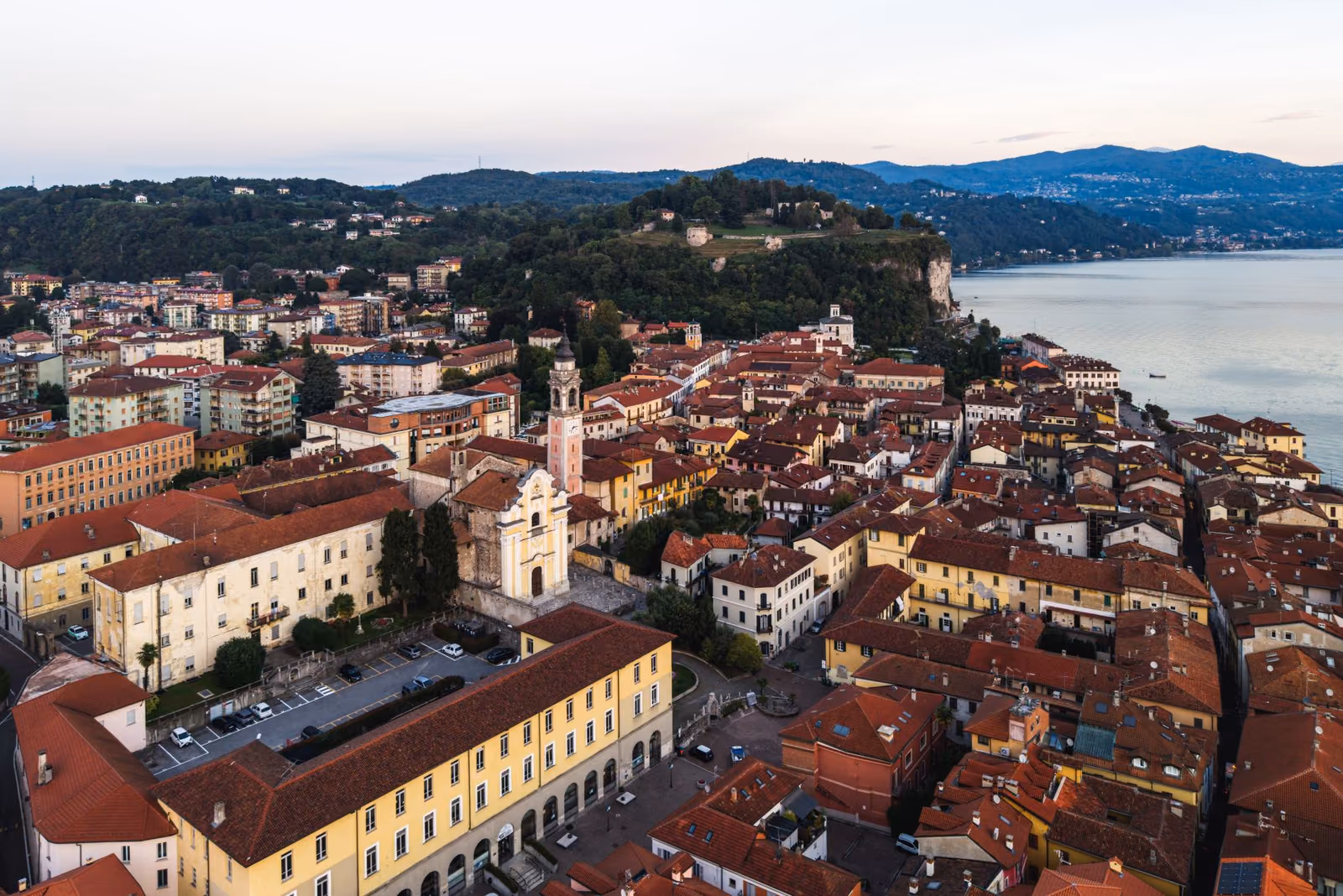Lago di Mergozzo: spiagge, borgo e idee per una giornata estiva