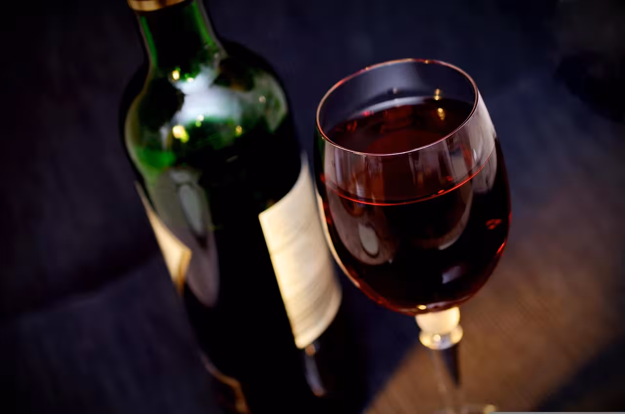 Yoga tra le vigne nelle Langhe: weekend di benessere e vino
