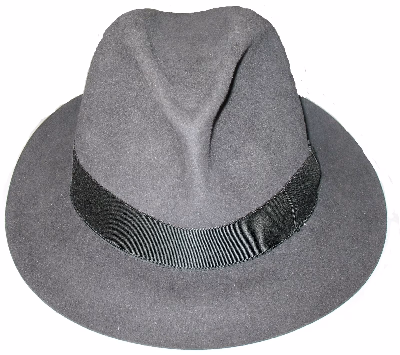 BORSALINO: IL CAPPELLO DI ALESSANDRIA CHE VESTÌ HOLLYWOOD