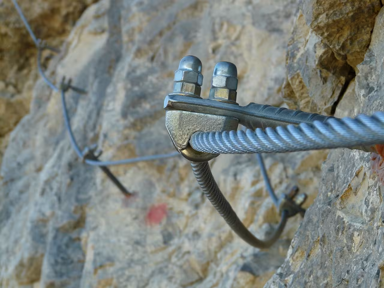 Via ferrata in Piemonte: percorsi, attrezzatura e sicurezza
