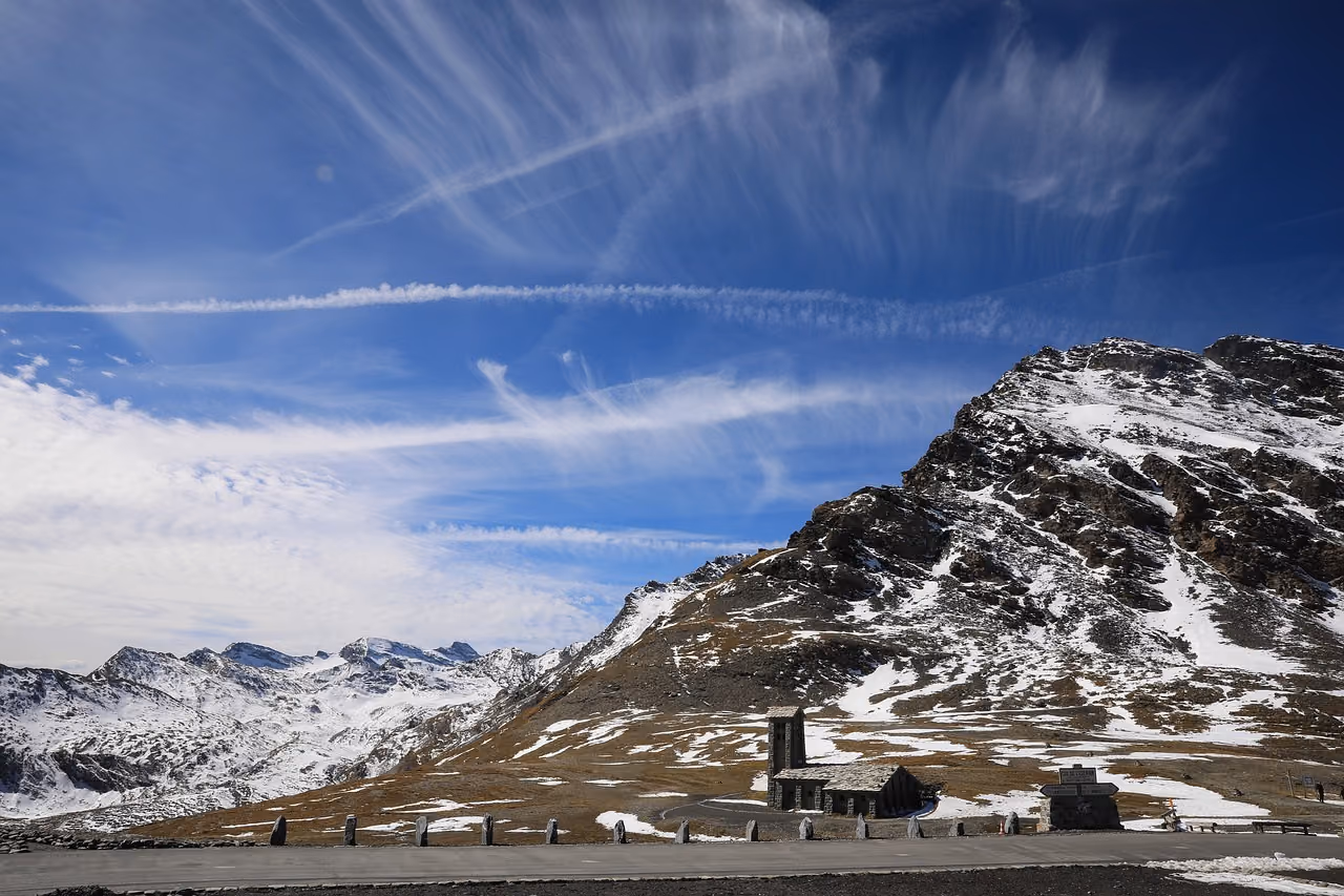 Piemonte per motociclisti: strade panoramiche, passi e borghi