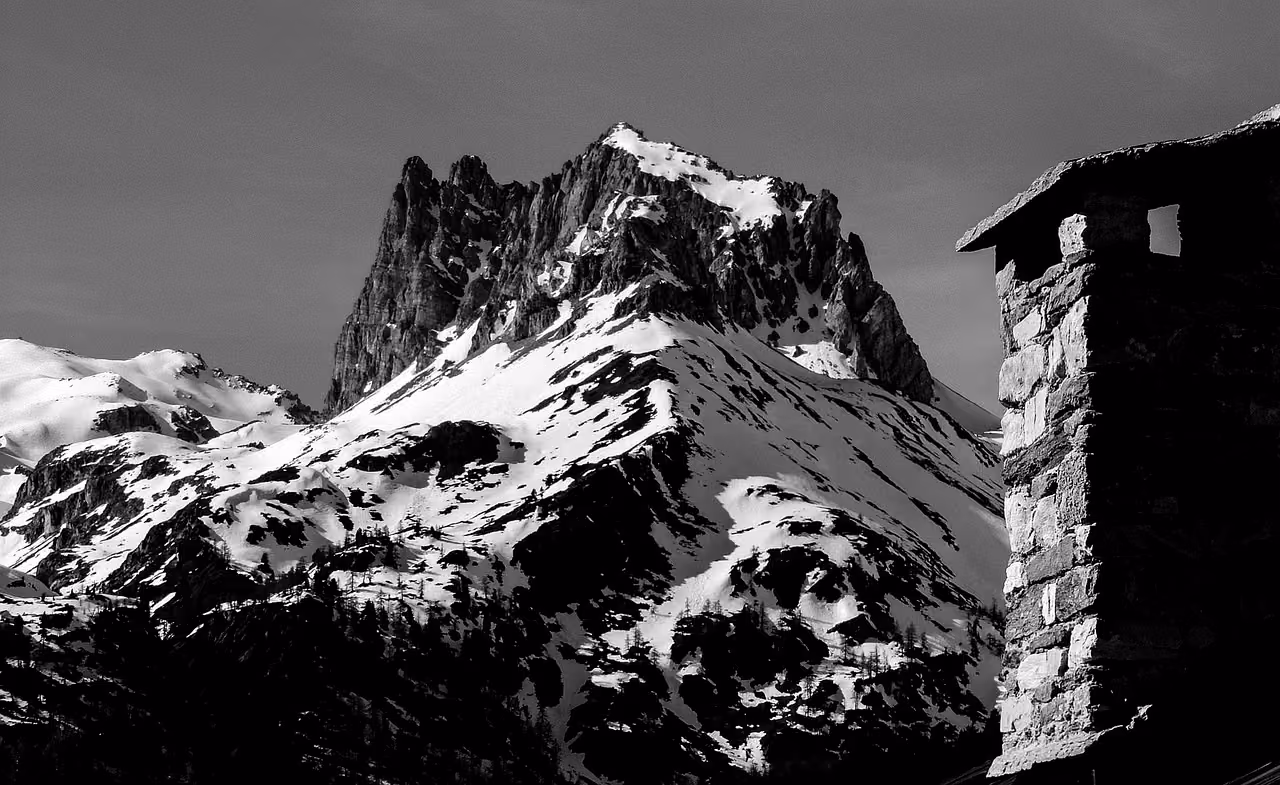 Torre Pellice e Angrogna: Memoria Valdese, Libertà Religiosa e Montagna