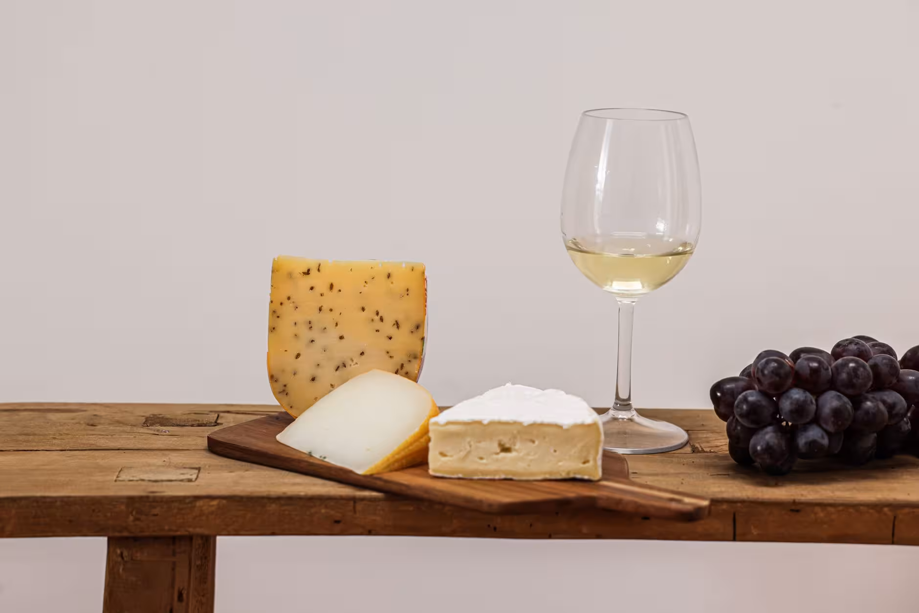 I Formaggi All'Alcol del Piemonte: il Bruss e il Testun al Barolo