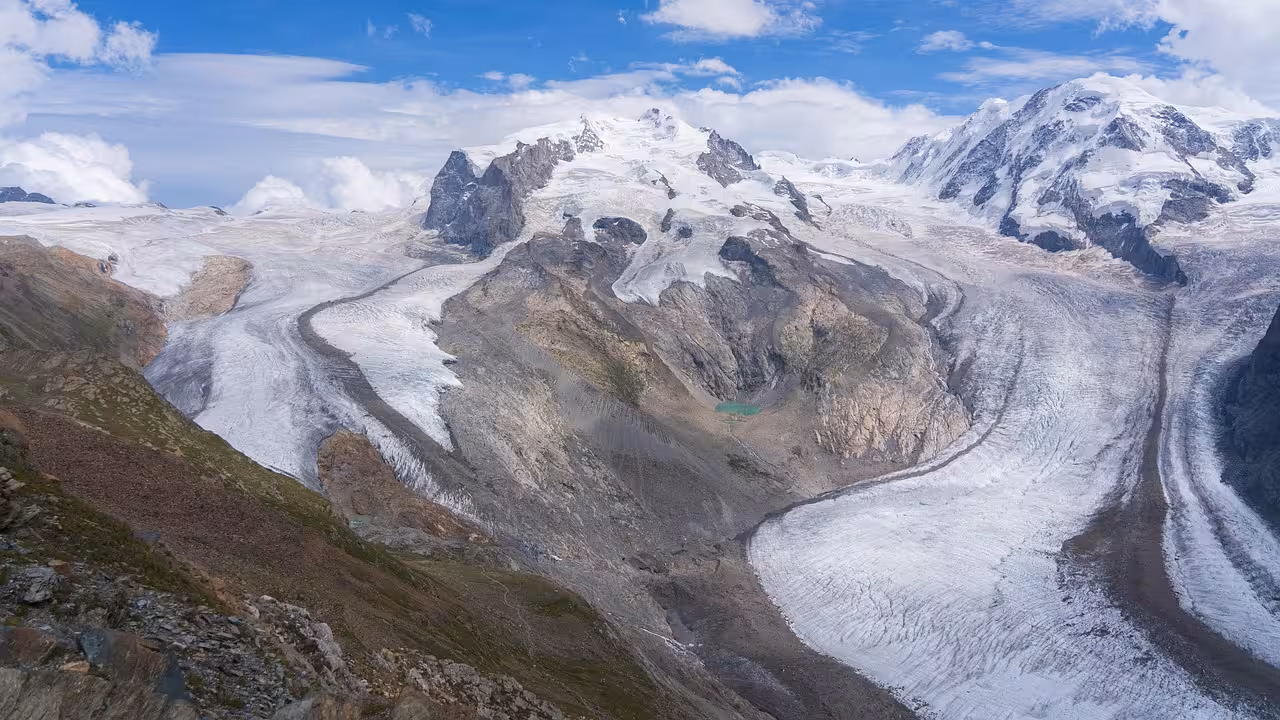 Serra di Ivrea in E-bike: Morene, Laghi e Borghi tra Canavese e Biellese