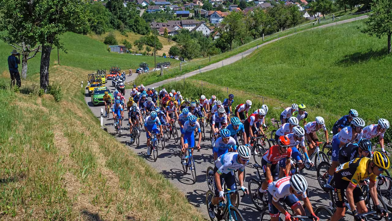 Ciclismo su strada in Piemonte: salite, panorami e itinerari per allenarsi