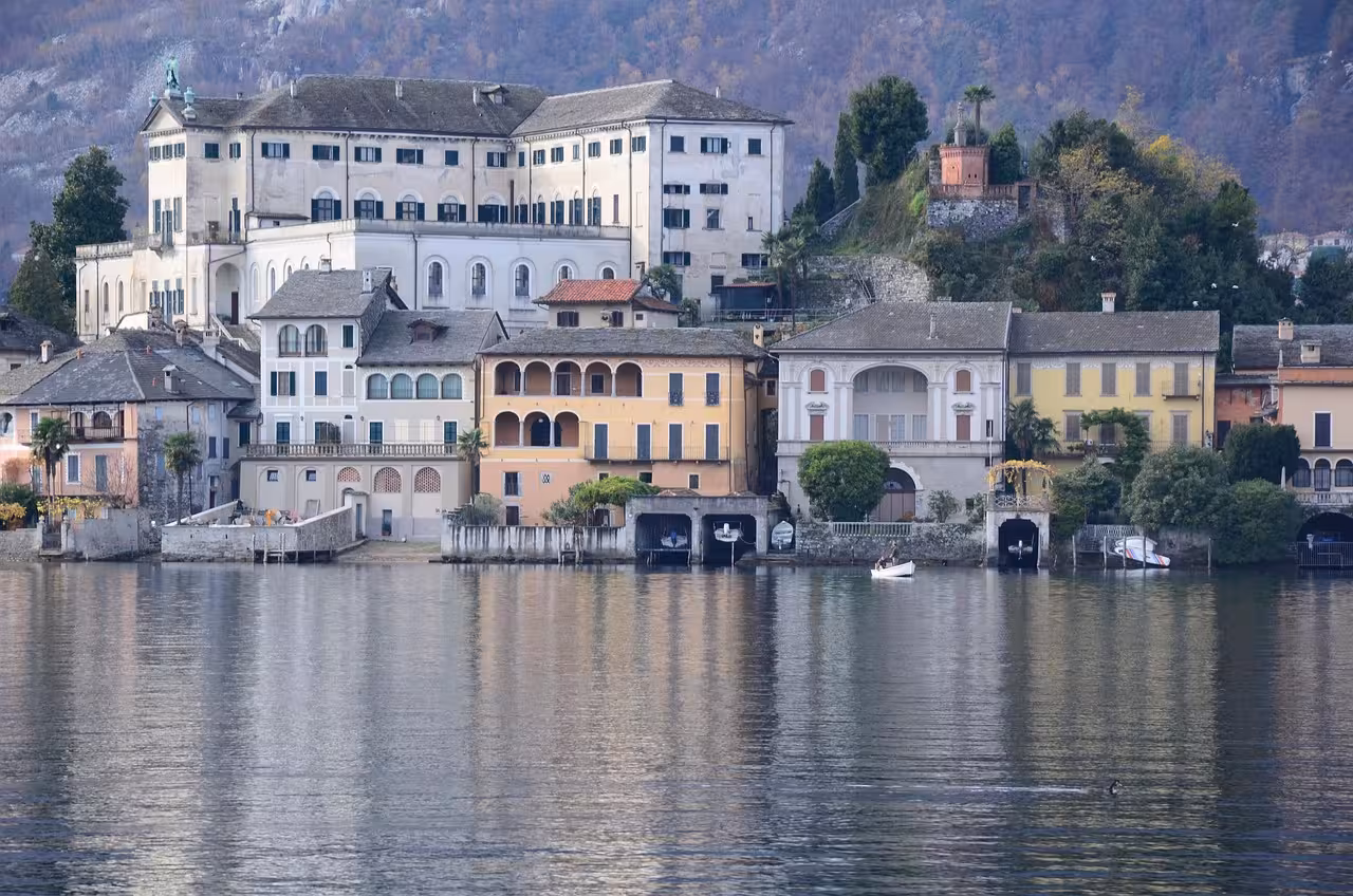 Glamping in Piemonte: dove dormire tra vigne, laghi e montagne