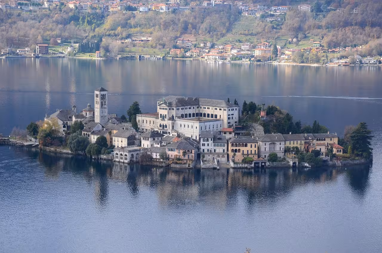 Omegna e Gianni Rodari: Lago, Design Domestico e Narrazione per Famiglie