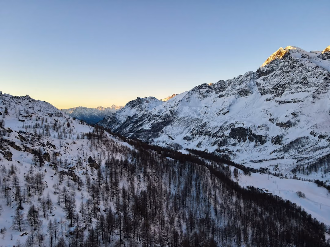 Cesana Torinese: cosa fare in inverno e in estate tra sport e borghi