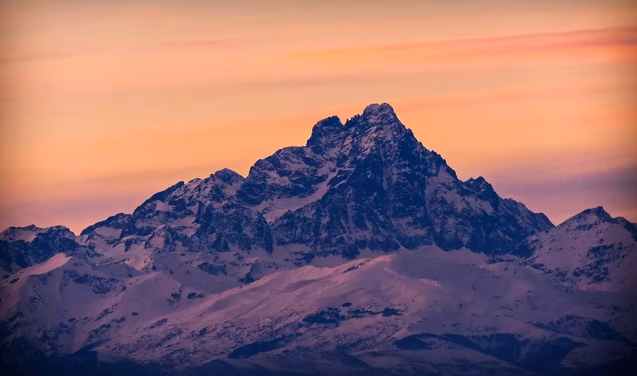 Monviso: come scegliere l’escursione giusta tra rifugi, laghi e alpeggi