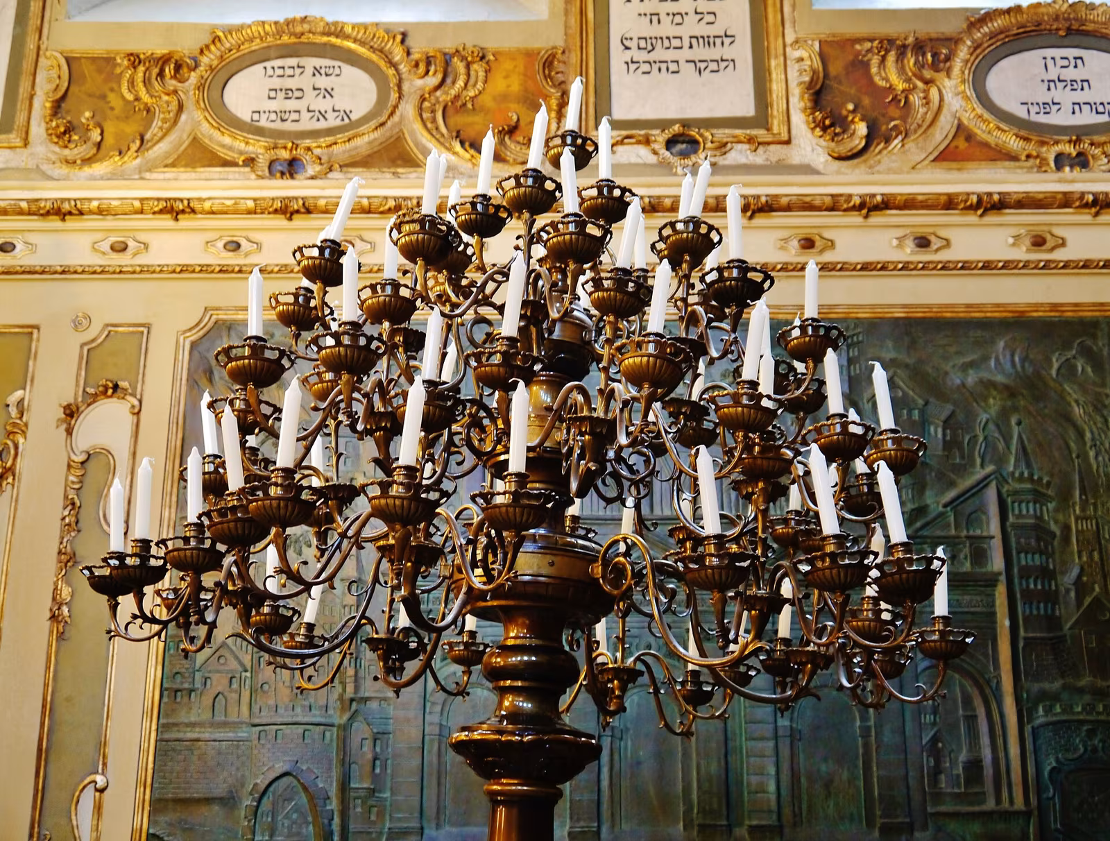 LA SINAGOGA DI CASALE MONFERRATO: LO SPLENDORE NASCOSTO DIETRO UNA FACCIATA ANONIMA
