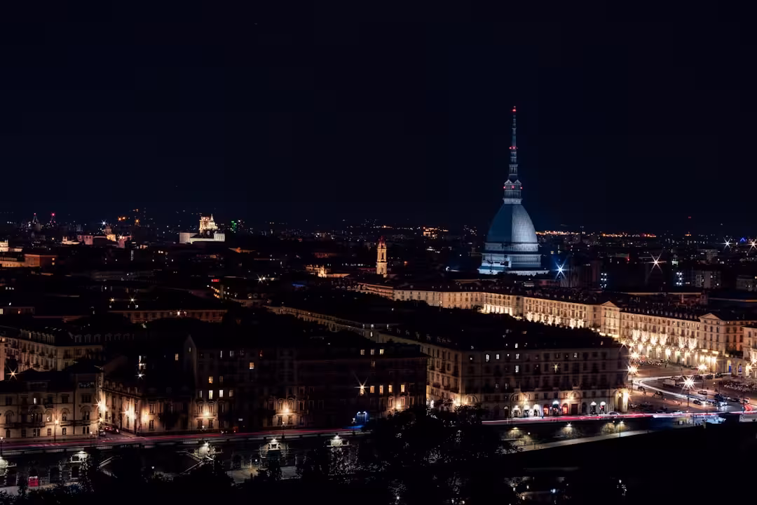 Luci d’Artista Torino: itinerario serale e luoghi migliori per fotografarle