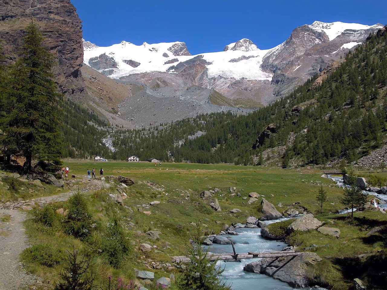 Valle Anzasca: borghi Walser, fiumi e itinerari ai piedi del Monte Rosa
